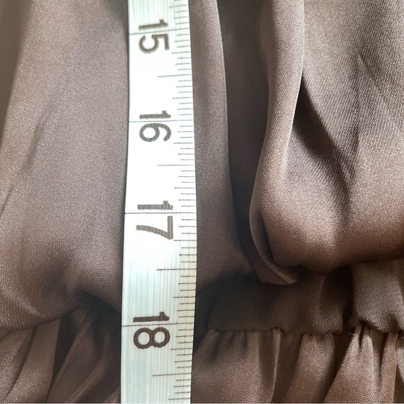 Astr the Label Black BUBBLE HEM SHORT SLEEVE TOP V Neck Contemporary Size Small - Picture 9 of 9